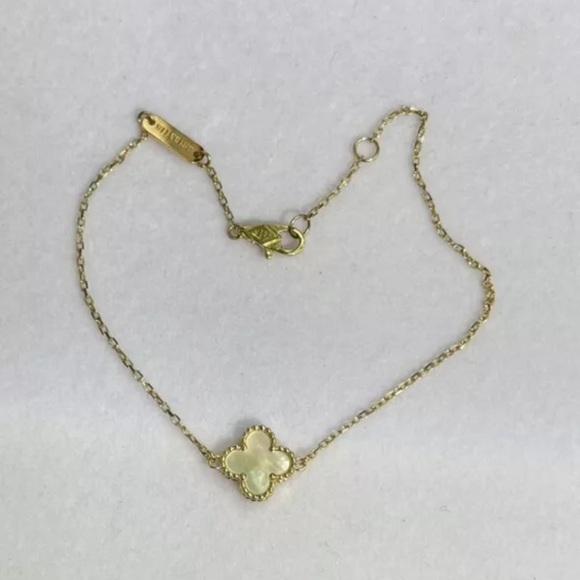 18k Solid Yellow Gold Mini White Flower Bracelet. 1.70 Grams. 7 Inches - Picture 2 of 6